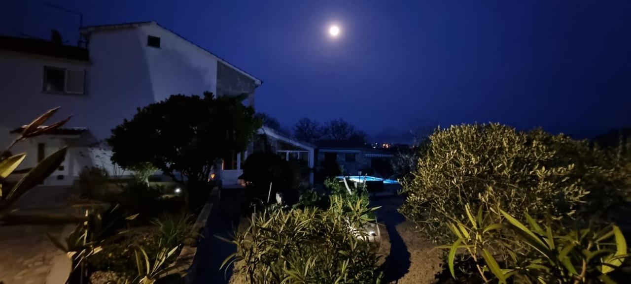 Villa Rossi Brzac Bagian luar foto
